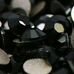 Cabochons en cristal, dôme, dos plat & facettes, noir, grade A, 2.4-2.5mm, 10Grossesdouze douzaines/sac, 144PC/brut, Vendu par sac