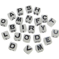 Perles Alphabet plastique ABS, cube, modèles différents pour le choix & avec le motif de lettre, 7x7mm, Trou:Environ 4mm, Environ 1950PC/sac, Vendu par sac
