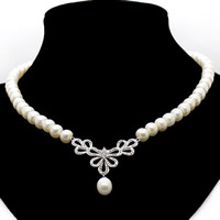 Přírodní Sladkovodní Pearl náhrdelník, s Mosaz, s 5cm extender řetězce, Květina, micro vydláždit kubické zirkony, bílý, 9-10mm, Prodáno za Cca 17.5 inch Strand