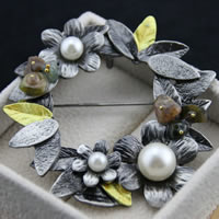 Zinc Alloy Brooches with ABS Plastic Pearl & Resin Flower platinum color plated can be used as brooch or pendant & enamel & blacken nickel lead & cadmium free Sold By Bag
