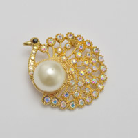 Rhinestone Brooch Zinc Alloy with ABS Plastic Pearl Peacock gold color plated with rhinestone nickel lead & cadmium free Sold By Bag