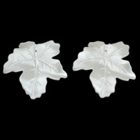 ABS plast pärla Hänge, Maple Leaf, vit, 50x50x5mm, Hål:Ca 1mm, Ca 159PC/Bag, Säljs av Bag