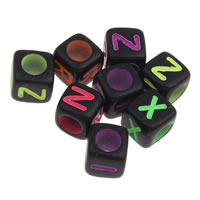 Perles acrylique alphabet, avec le motif de lettre & mélangé & couleur solide, noire, 6x6mm, Trou:Environ 3mm, Environ 3000PC/sac, Vendu par sac