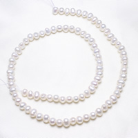 Bulvių išauginti gėlavandenių perlų karoliukai, Gėlo vandens perlų, Bulvė, natūralus, baltas, 4-5mm, Skylė:Apytiksliai 0.8mm, Parduota už Apytiksliai 15.5 Inch Strand
