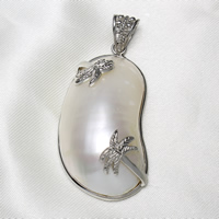 Natural White Shell Pendants with Brass platinum color plated Approx 6mm Sold By PC