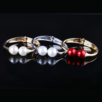 alliage de zinc bracelet manchette, avec Plastique ABS perle, Placage, plus de couleurs à choisir, sans plomb et cadmium, 65x60mm, Diamètre intérieur:Environ 65mm, Longueur Environ 8 pouce, Vendu par PC