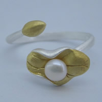 Messing Manchet Finger Ring, met Zoetwater Parel, Lotus, plated, voor vrouw & two tone, nikkel, lood en cadmium vrij, 12x10mm, Maat:6-8, Verkocht door PC