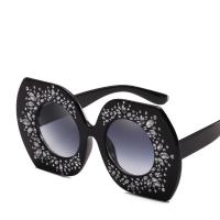 Fashion zonnebril, Hars, met PC plastic lens, anti ultraviolet & voor vrouw & met strass, meer kleuren voor de keuze, 164x78x138mm, Verkocht door PC