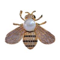 Brass Brooch with Freshwater Pearl Bee gold color plated Unisex & micro pave rhinestone nickel lead & cadmium free 40*32mm Sold By PC