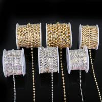 Messing Rhinestone Claw kæde, med Krystal, forgyldt, Bæredygtig & mode smykker & forskellig størrelse for valg & med rhinestone, flere farver til valg, nikkel, bly & cadmium fri, 10Yard/Spool, Solgt af Spool
