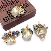 Gėlo vandens perlų pakabučiai, perlas, su Žalvarinis, Nereguliarus, aukso spalva padengtas, multi-colored, 34x44-40x58mm, Pardavė PC