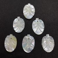Vit Lip Shell Hänge, Leaf, Sned, vit, 26x36mm, Säljs av PC