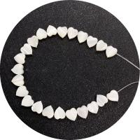 Perline conchiglia in bianco naturale , Cuore, DIY, bianco, 6x7mm, Venduto per Appross. 20 cm filo