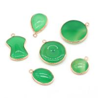 Pingentes de Jade, jade da malasia, with cobre, cromado de cor dourada, Vario tipos a sua escolha, verde, 16-32mm, vendido por PC
