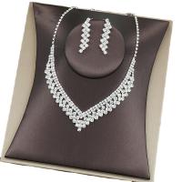 Strass sieraden Sets, oorbel & halsketting, Bergkristal, met Messing, silver plated, 2 stuks & voor vrouw, Lengte Ca 17.7-19.6 inch, Verkocht door Stel