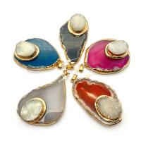 Bijoux pendentifs agate, avec agate quartz de glace & laiton, Irrégulière, Placage de couleur d'or, unisexe, plus de couleurs à choisir, 36x70-45x55mm, Vendu par PC