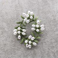Plastic Pearl Brooch Zinc Alloy with Plastic Pearl Flower stoving varnish for woman Sold By Lot