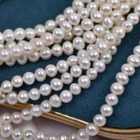 Apvalūs Kultūringas gėlavandenių perlų karoliukai, Gėlo vandens perlų, Pasidaryk pats, baltas, 4-5mm, Parduota už 36-38 cm Strand
