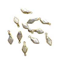 Gėlo vandens perlų pakabučiai, su Žalvarinis, Rombas, aukso spalva padengtas, unisex, baltas, 8x15-10x25mm, Pardavė PC