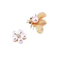 Plastic Pearl Brooch Zinc Alloy with Magnet & Plastic Pearl gold color plated Korean style & Unisex & with rhinestone Sold By PC