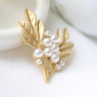 Plastic Pearl Brooch Zinc Alloy with Plastic Pearl gold color plated for woman nickel lead & cadmium free Sold By PC