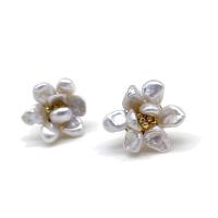 Freshwater Pearl Earrings Brass with Freshwater Pearl Flower fashion jewelry & for woman 20mm Sold By Pair