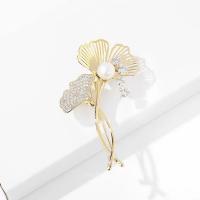 Rhinestone Brooch Zinc Alloy with Plastic Pearl Ginkgo Leaf fashion jewelry & for woman & with rhinestone nickel lead & cadmium free Sold By PC
