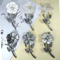 Shell Brooch with Plastic Pearl & Zinc Alloy Flower silver color plated Unisex & can be used as brooch or pendant Sold By PC