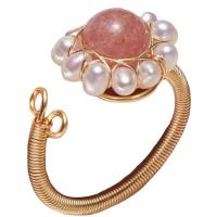 Sladkovodní Pearl prst prsten, s Strawberry Quartz & Mosaz, barva pozlacený, Přírodní & Nastavitelný & módní šperky & pro ženy, dvě různé barevné, 3-4mm, Prodáno By PC