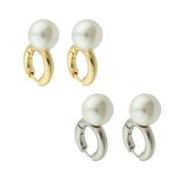 Messing Huggie Hoop Earring, met Plastic Pearl, plated, mode sieraden & voor vrouw, meer kleuren voor de keuze, nikkel, lood en cadmium vrij, 26x17x4mm, Verkocht door pair