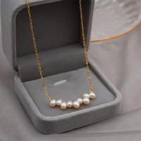 Přírodní Sladkovodní Pearl náhrdelník, Titanium ocel, s Sladkovodní Pearl, skutečný pozlacené, módní šperky & pro ženy, zlatý, Délka 38 cm, Prodáno By PC