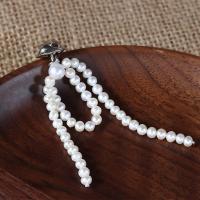 Broche perle d'eau douce, perle d'eau douce cultivée, avec laiton, Placage de couleur argentée, bijoux de mode & pour femme, blanc, 3-4x60mm, Vendu par PC