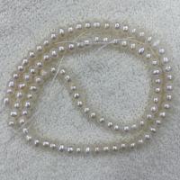 Přírodní sladkovodní perly perlí, Sladkovodní Pearl, DIY, bílý, 4-5mm, Prodáno za Cca 37 cm Strand