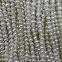 Patate coltivate in acqua dolce Perla, perla d'acquadolce coltivata naturalmente, Patata, DIY, bianco, 4-5mm, Venduto per Appross. 37 cm filo