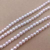 Přírodní sladkovodní perly perlí, Sladkovodní Pearl, Mírně kulaté, DIY, bílý, Length about 5-5.5mm, Prodáno za Cca 38 cm Strand