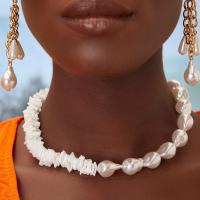 Kunststof parel ketting, Zinc Alloy, met Schelp & Plastic Pearl, gold plated, mode sieraden & voor vrouw, wit, Lengte Ca 49 cm, Verkocht door PC
