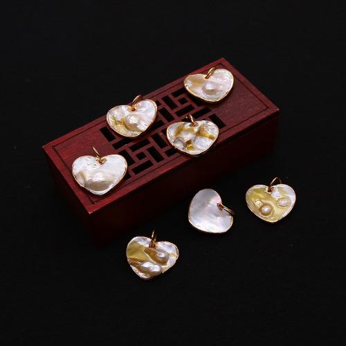 قذيفة المعلقات, مع لؤلؤة & النحاس, قلب, لون الذهب مطلي, مجوهرات الموضة & ديي, أبيض, 21x24mm, تباع بواسطة PC