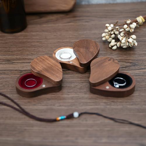Dřevěný prstencový box, Dřevo, Srdce, více barev na výběr, 67x44x20mm, Prodáno By PC