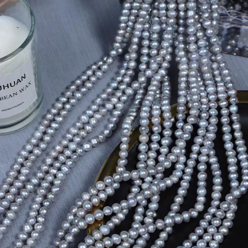Přírodní sladkovodní perly perlí, Sladkovodní Pearl, Mírně kulaté, DIY, šedá, 4mm, Prodáno za Cca 35 cm Strand