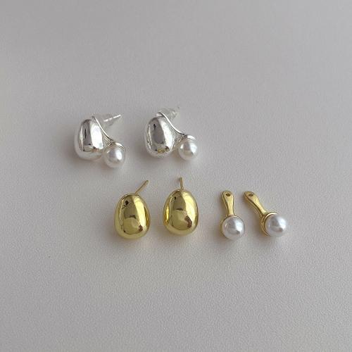 Pendientes de Perno en Latón, metal, con Perlas de plástico ABS, chapado, Joyería, más colores para la opción, libre de níquel, plomo & cadmio, 17x9mm, Vendido por Par