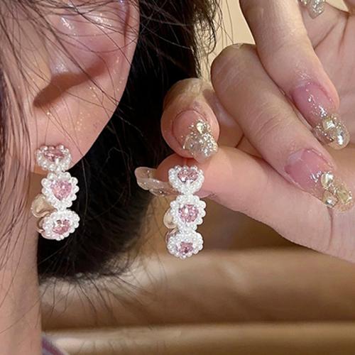 Plastic Pearl Stud Earring, med Zinc Alloy, forgyldt, forskellige stilarter for valg & Micro Pave cubic zirconia & for kvinde, earring length 10-30mm, Solgt af par