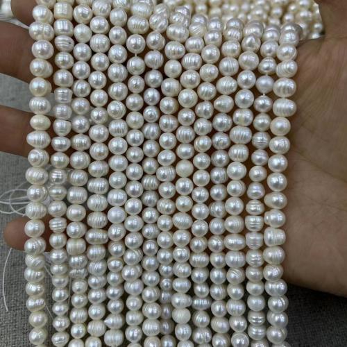 Natūralus gėlavandenių perlų Palaidos karoliukai, Gėlo vandens perlų, Šiek tiek apvalus, Pasidaryk pats, baltas, Length about 6-7mm, Apytiksliai 58kompiuteriai/Strand, Pardavė Strand