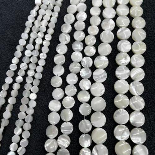 Přírodní Korálky Sea Shell, Flat Round, módní šperky & DIY & různé velikosti pro výběr, bílý, Prodáno za Cca 38 cm Strand