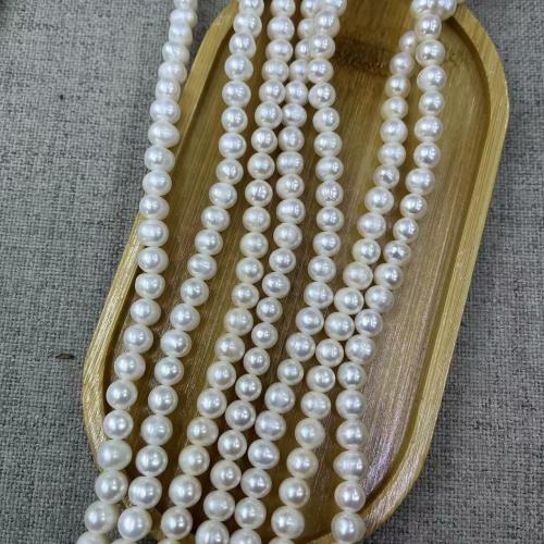 Perline perle d'acqua dolce naturale, perla d'acquadolce coltivata naturalmente, Leggermente rotondo, gioielli di moda & DIY, bianco, Length about 7-8mm, Appross. 58PC/filo, Venduto da filo