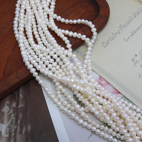 Přírodní sladkovodní perly perlí, Sladkovodní Pearl, Mírně kulaté, módní šperky & DIY, bílý, Length about 4.3-4.8mm, Délka Cca 38 cm, Prodáno By PC