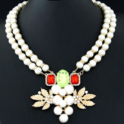Plastové perlový náhrdelník