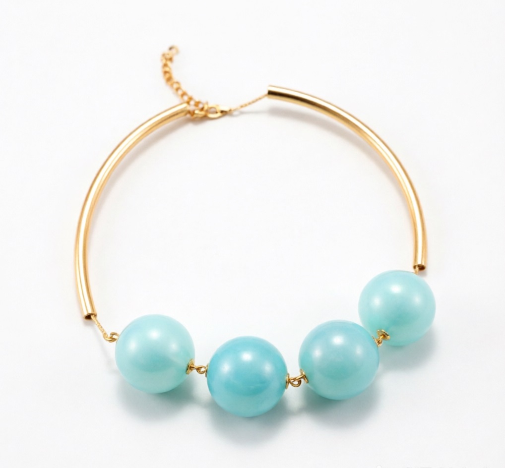 Collar de acrílico