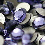 Cabochons en cristal, dôme, dos plat & facettes, violette, grade A, 2.4-2.5mm, 10Grossesdouze douzaines/sac, 144PC/brut, Vendu par sac