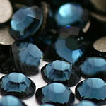 Cabochons en cristal, dôme, dos plat & facettes, bleu montana, grade A, 1.9-2.1mm, 10Grossesdouze douzaines/sac, 144PC/brut, Vendu par sac