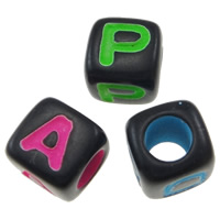 polystyrène goutte, cube, peinture, avec le motif de lettre & à quatre côtés, couleurs mélangées, 7x7x7mm, Trou:Environ 4mm, Environ 1950PC/sac, Vendu par sac